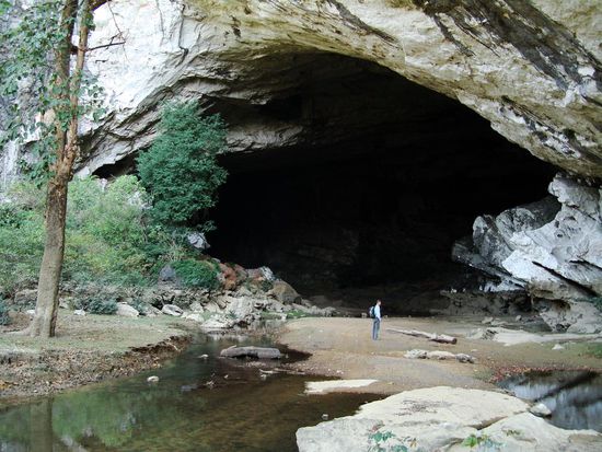 Wo ist Lehma? Eingang der Hoehle Tham Pha Chanh