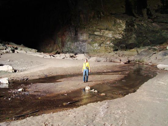 Dane wieder zurueck am Ausgang der Hoehle!