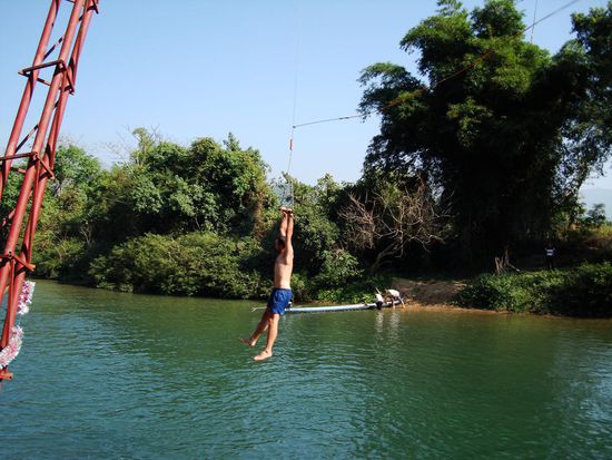 Tarzan im Dschungel von Laos, Haltungsnote 10!