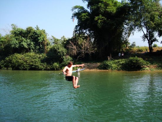 Lehma beim ersten Sprung, hier schaffte er es noch auf dem Fuedle zu landen!