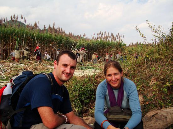 Wir koennen locker herumsitzen, waehrend die anderen fuer 1 Dollar am Tag krueppeln, krass oder??!!