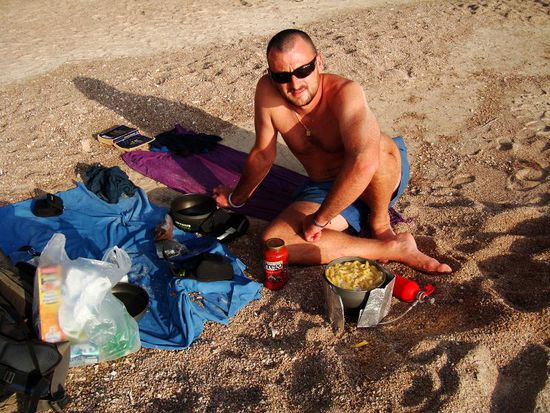 An Tauchfreien Tagen, chillten wir am Strand und kochten uns mal wieder richtig leckere Pasta!!!!