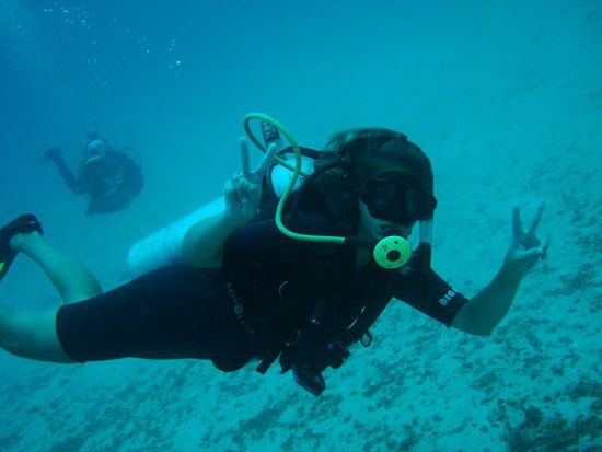 Tauchen macht einfach Spass!
(Dane taucht nur mit dem Okti, weil der andere Lungenautomat immer gepfiffen hat)