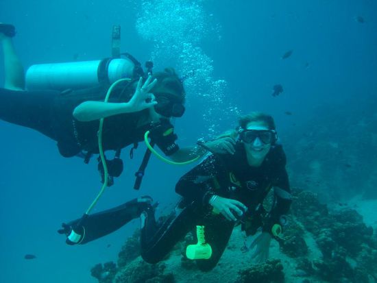 Jaja Dane hat heute irgendwie zuviel Luft verbraucht und so durfte sie bei Kathy noch etwas Luft abzwacken 