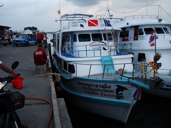 Unser zu Hause fuer die naechsten vier Tage, die Dolphin Queen.