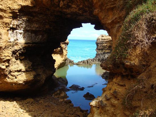 Grotte mit Meerblick