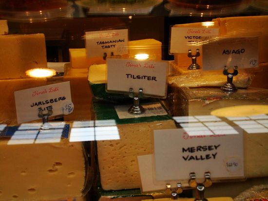 Da gibt es sogar Tilsiter! Kein wunder gefaellt es Dane in Melbourne....