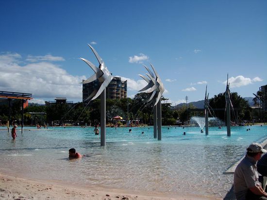 Oeffentliche Badi im Staedtchen