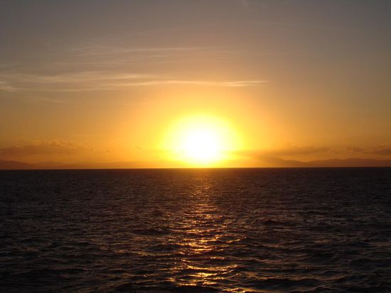 Auch die Sonnenuntergaenge auf dem Boot waren traumhaft schoen