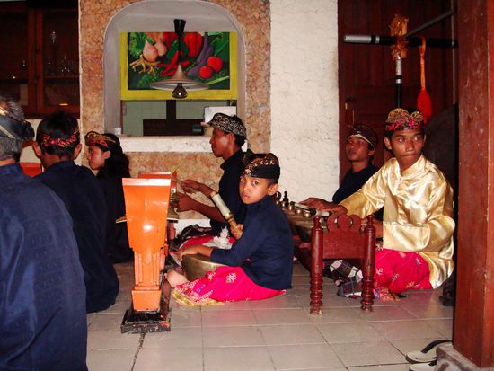 Nach dem Essen gab es noch traditionelle Musik.....