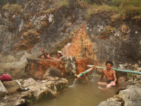 ...und dann zu den heissen Quellen ging.