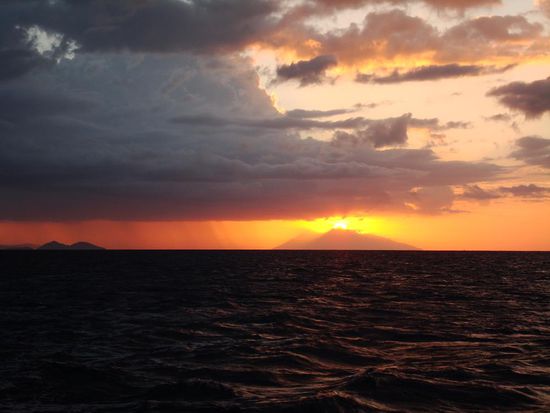 Auf dem Weg zurueck zum Hafen konnten wir nach dem Tauchen immer noch den Sonnenuntergang geniessen!