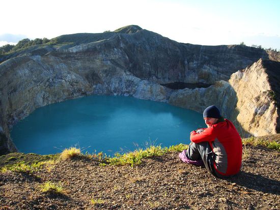Endlich kam die Sonne raus. Zwei der drei Seen! Gruen und "eigentlich" rot