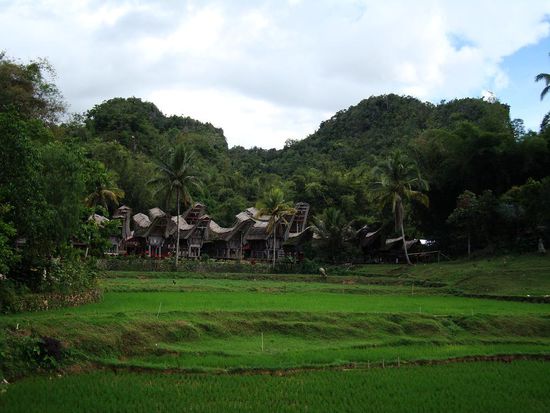 Dieses Dorf ist wunderschoen gelegen.