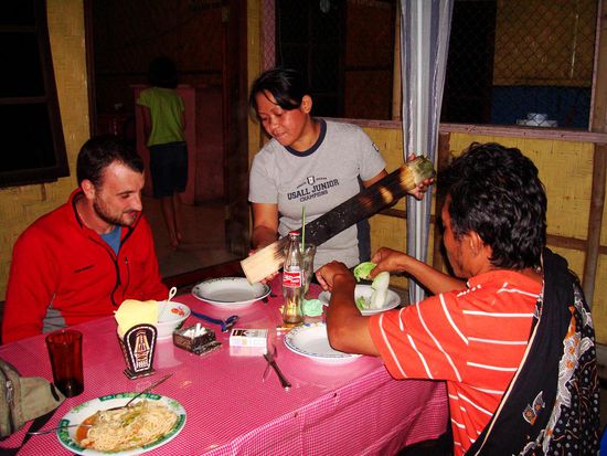 Das sieht lecker aus. Gekocht von der besten Koechin in Rantepao!