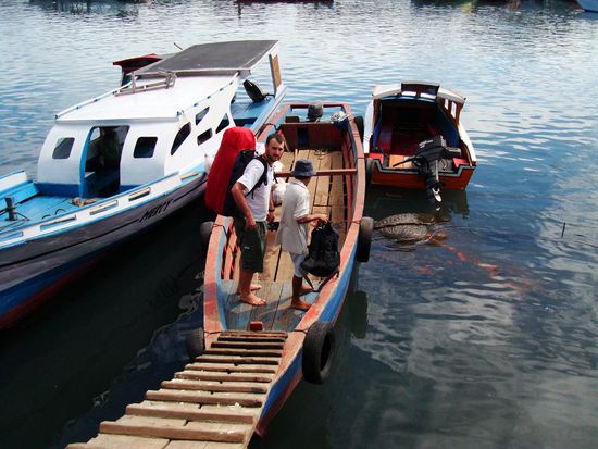 Vollbeladen gings aufs Boot.