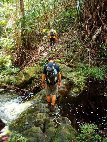 ....gefaehrliche Flussueberquerung 