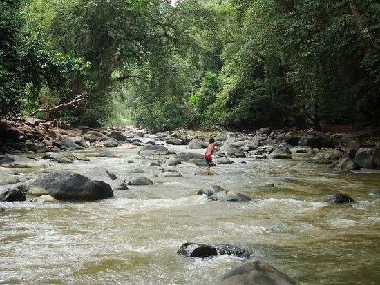 immer weiter Fluss aufwaetrs