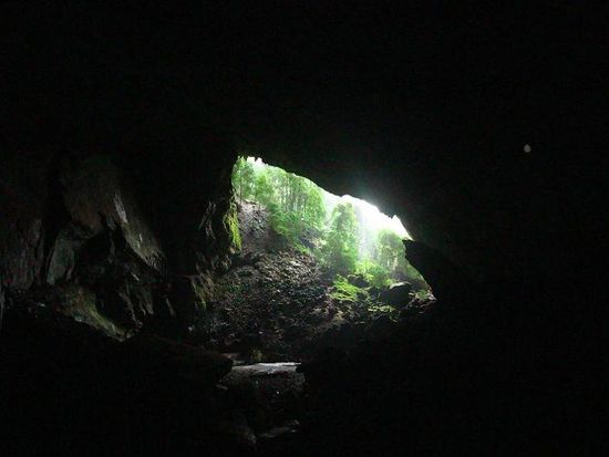 Durchbruch der Deer-Cave auf der anderen Seite des Berges