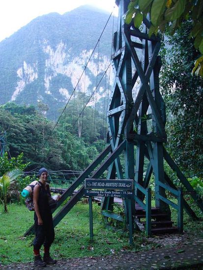 Naechste Etappe. Diesmal mit den langen Hosen in den Socken, Blutegelschutz!