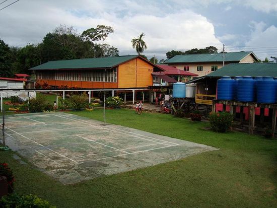 Die Schule im Longhouse Dorf