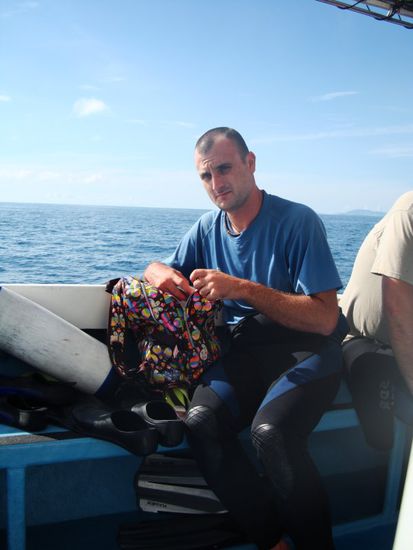 Kritischer Blick vor dem ersten Tauchgang. Was werden wir hier wohl alles sehen?!