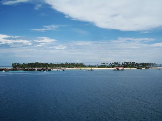 Sicht auf Pulau Mabul vom Sonnendeck aus