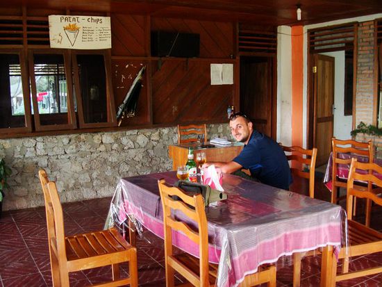 unser kleines Restaurant und wieder Bintang!