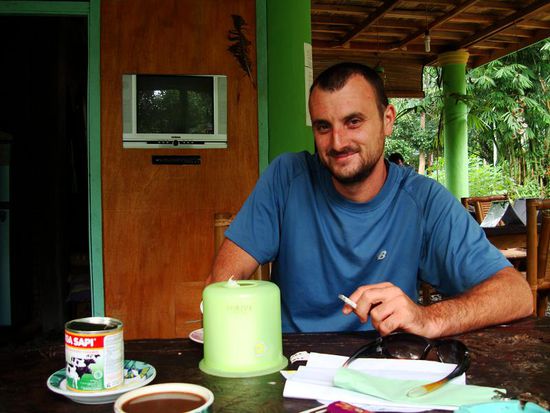 Endlich gibt es einen guten Kopi Susu und etwas au Essen!