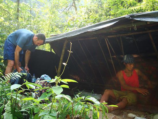 Wow, was fuer ein tolles 5-sterne Hotel.
Dane war mega froh, dass sie das Mosquitonetz eingepackt hat (wer weiss was da alles rumkrabbelt)!