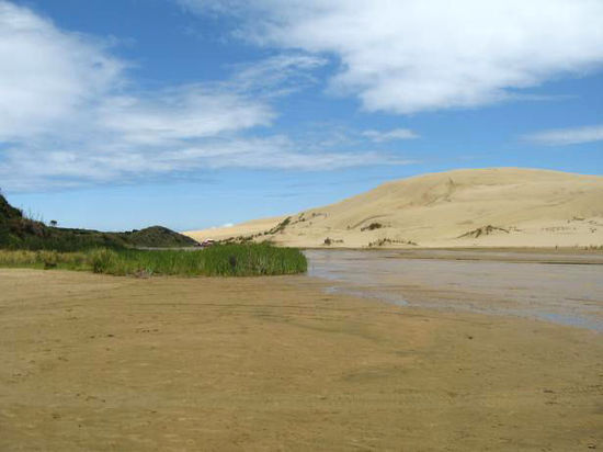 riesige Sandduenen am Ninety Miles Beach