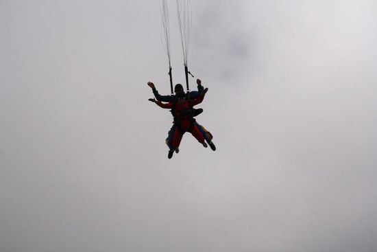 und dann schon der Fallschirm...