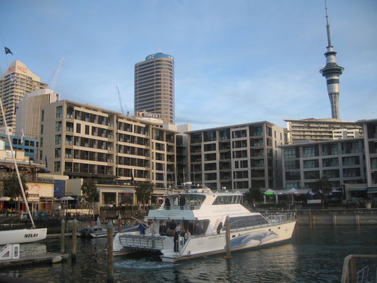 der Hafen mit unzähligen Bars - am Abend ist hier ganz schön was los!