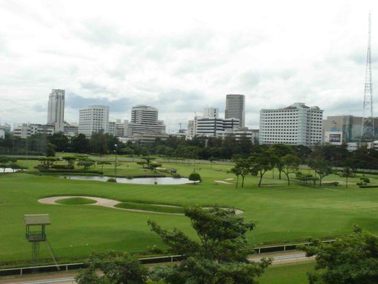 Der Central Park von Bangkok ist ein Golfplatz!