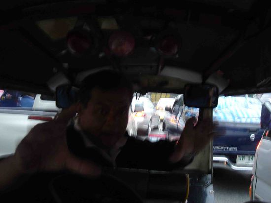 der will doch nur ein foto machen!
unsere erste tuktuk-Fahrt in Bangkok's Feierabendgetümmel