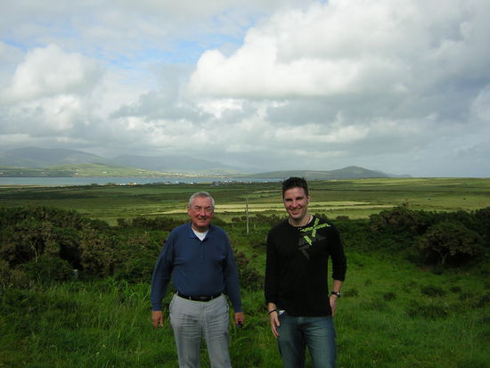 Das ist übrigens John, hier mit Alex, vor einer pittoresken(ich wollte dieses Wort immer schonmal benutzen  ) Landschaft