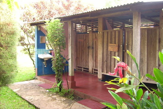 SO dicht sind wir zu den Toiletten, phantastisch ...