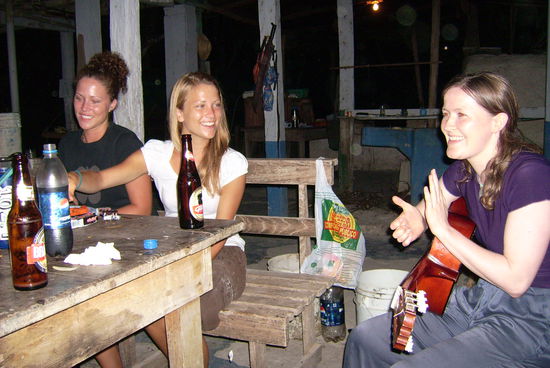 Aoife spielt Bob Dylan Songs &amp; versucht sich sogar mit Johnny Cash ... nette Abwechslung zu Lauras IPod