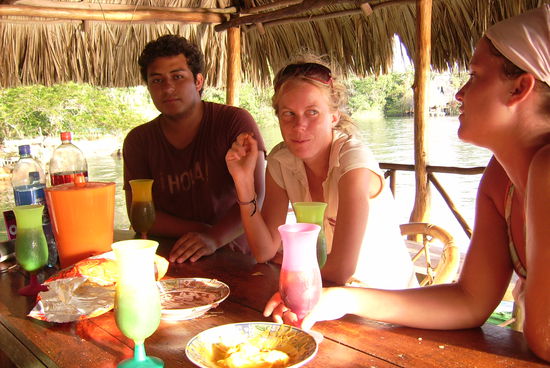 Lecker "Apetizer" - Nachos+Frijoles+Cheese