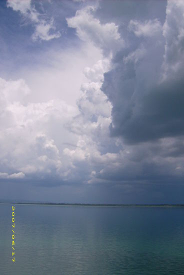 Das blaue Wasser ist der HAMMER!! Nur sehr steinig, aber was nimmt man nicht alles in Kauf ...