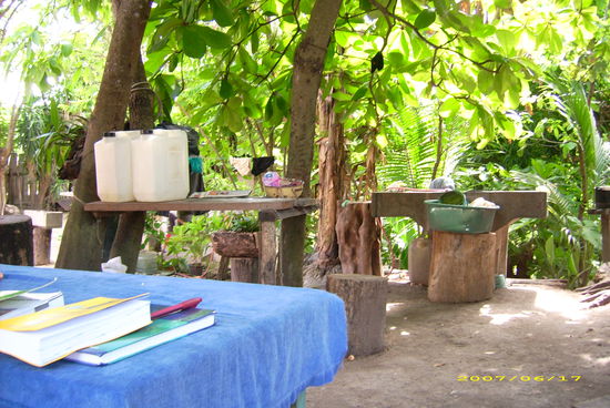 "Wasserstelle" - hier wird sich gewaschen, Waesche gewaschen und manchmal auch geduscht!