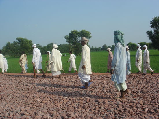 Gebetsmarsch... morgen fängt der Fastenmonat der Muslime (Ramadan) an....