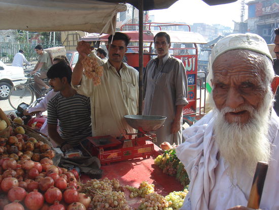 hier gibt's superleckere Fruechte..wir lieben z.Bsp Granataepfel..