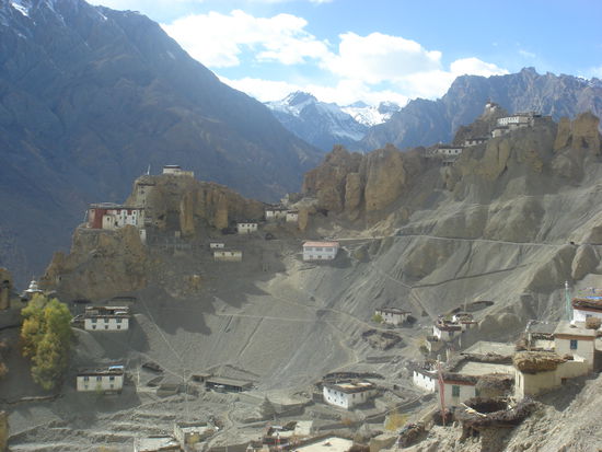 Das Dhankarkloster mit Dorf