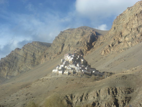 das Kyekloster von unten..hier leben heute noch 300 Moenche