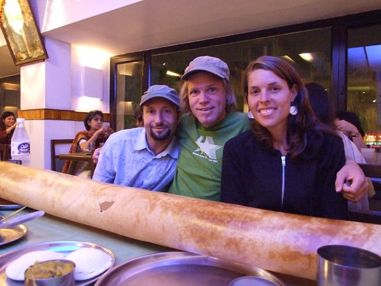 Diese 2 Meterröhre gehört nicht einem Klemptner, sondern nennt sich Dosa, ist eine südindische Spezialität uns schmeckt sehr lecker. Lucy hatte hier ihr Cap gerade nicht auf.
