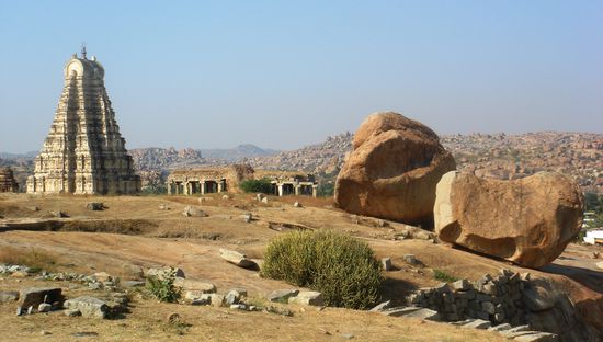 Viruphksha-Tempel mit Boulders
