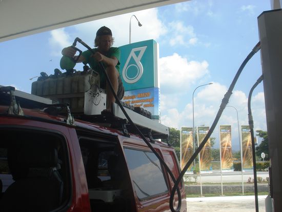 ..und fuellen grad alle Tanks fuer die naechsten Abenteuer auf