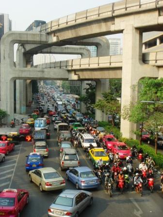 ...leider wurde in folge Extremverkehr nix mit Poserfoto à la "Bus im Bangkok Jungle"