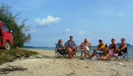...Beachbarbi...in der Touristenhochburg Shianoukville haben wir nen deutschen Metzger ausfindig gemacht, der echt original Bratwürste anbietet...yummie...